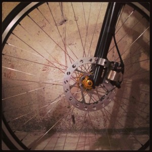 Javier's setup: Fixcraft 48h disc hub, Velvet fork, Avid BB7, L'Esperance BonerGuard (w/ speed holes)
